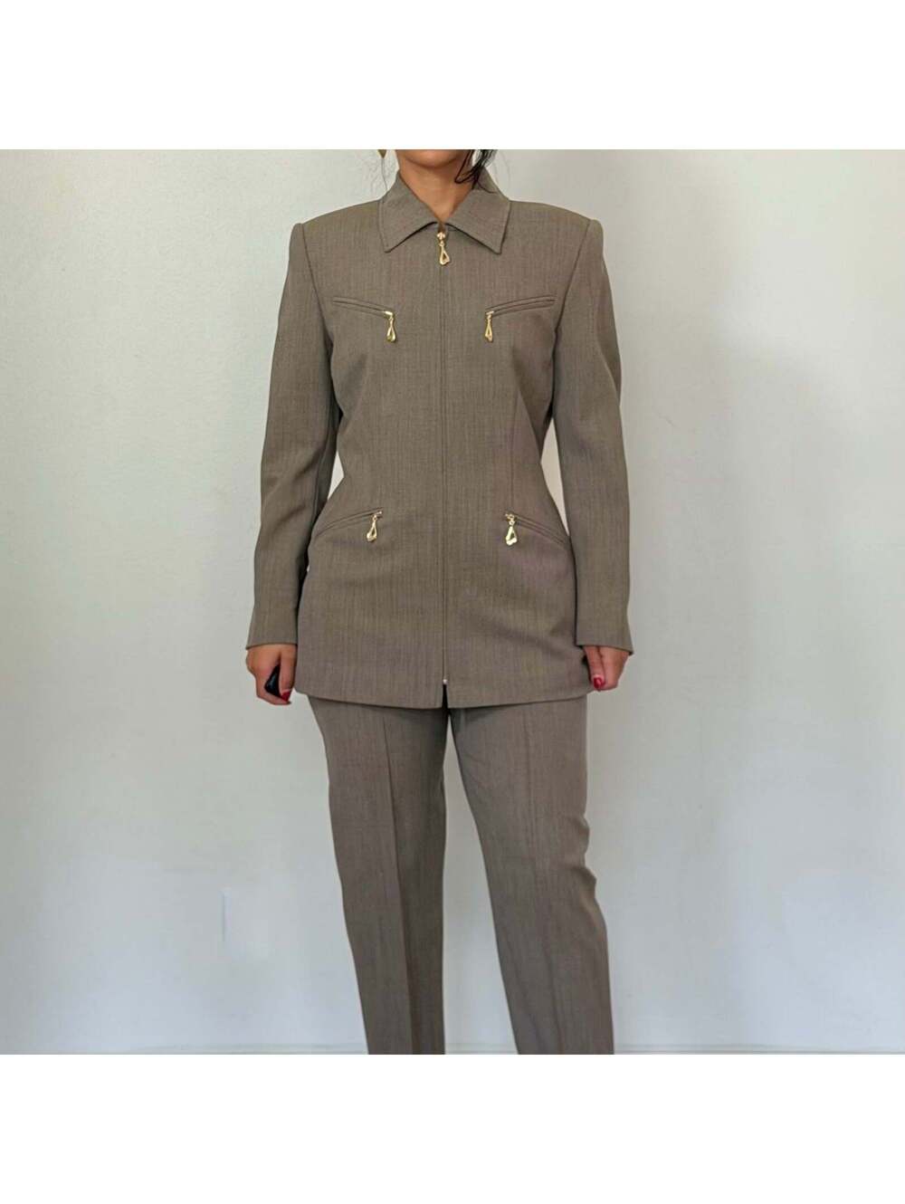 Escada - Picture 3 of 9